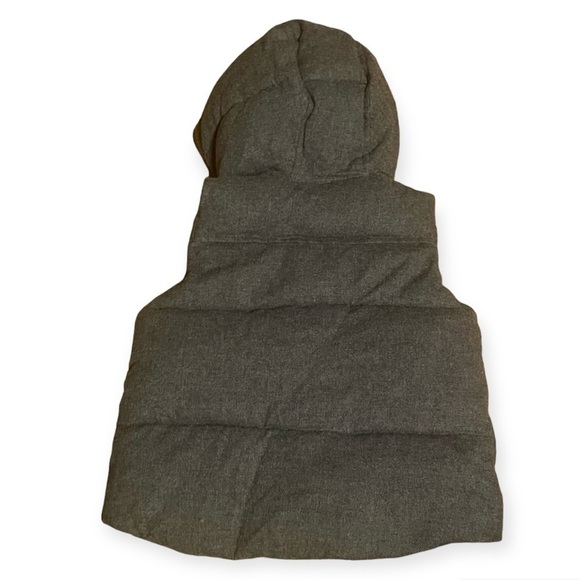 Baby Gap Quilted Toggle Gray Hoodie Vest NWT 12-18 month - Picture 2 of 9